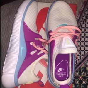 BRAND NEW NIKE RUNNING SHOES